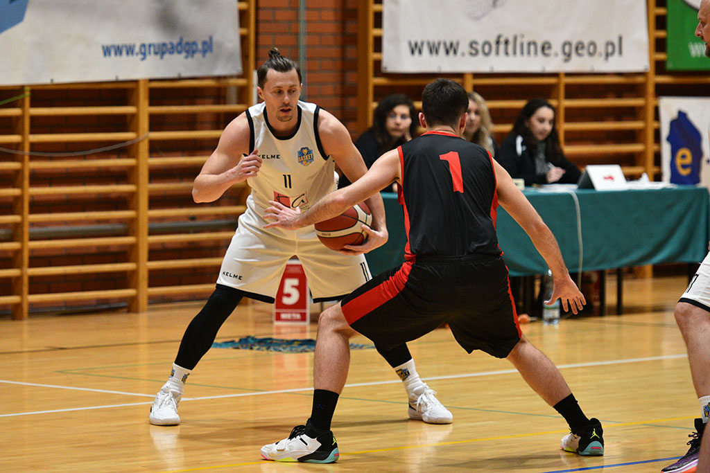 Basket Legnica wygrywa  mecz z Lubaniem Towers