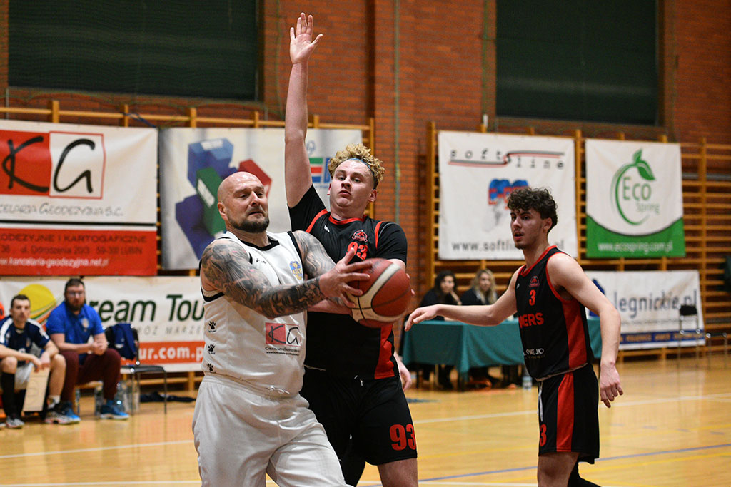 Basket Legnica wygrywa  mecz z Lubaniem Towers