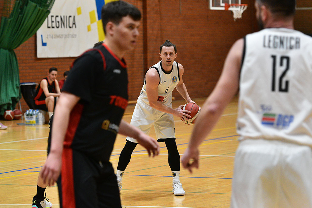 Basket Legnica wygrywa  mecz z Lubaniem Towers