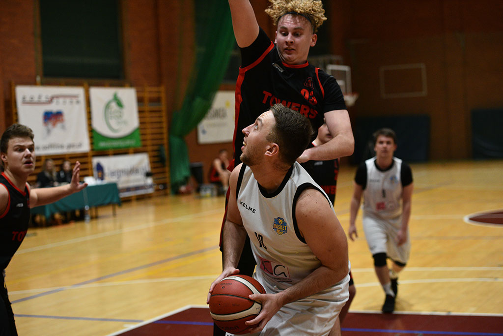 Basket Legnica wygrywa  mecz z Lubaniem Towers
