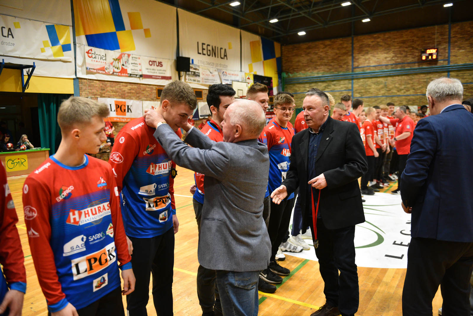 Młodzież Siódemki Huras Legnica odebrała medale