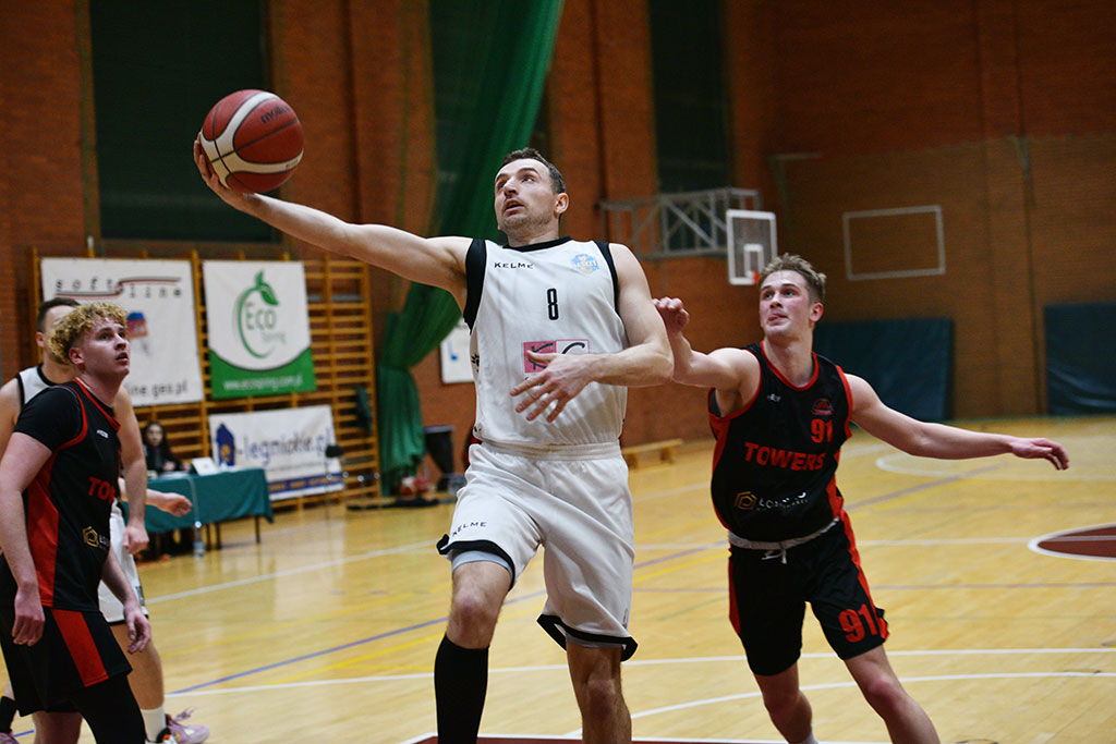 Basket Legnica wygrywa  mecz z Lubaniem Towers
