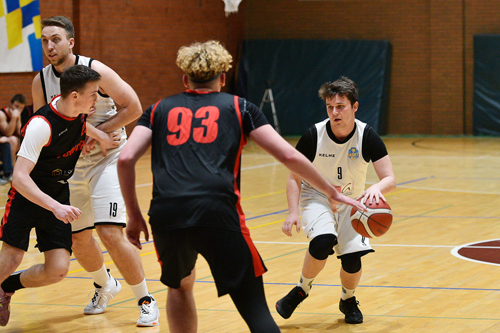 Basket Legnica wygrywa  mecz z Lubaniem Towers