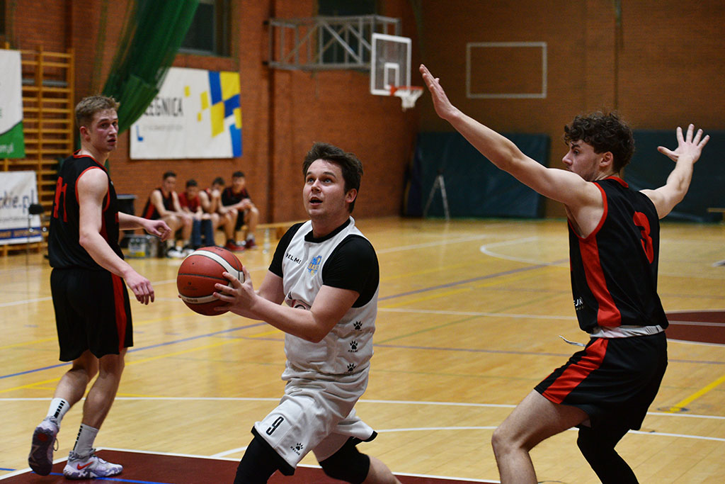 Basket Legnica wygrywa  mecz z Lubaniem Towers