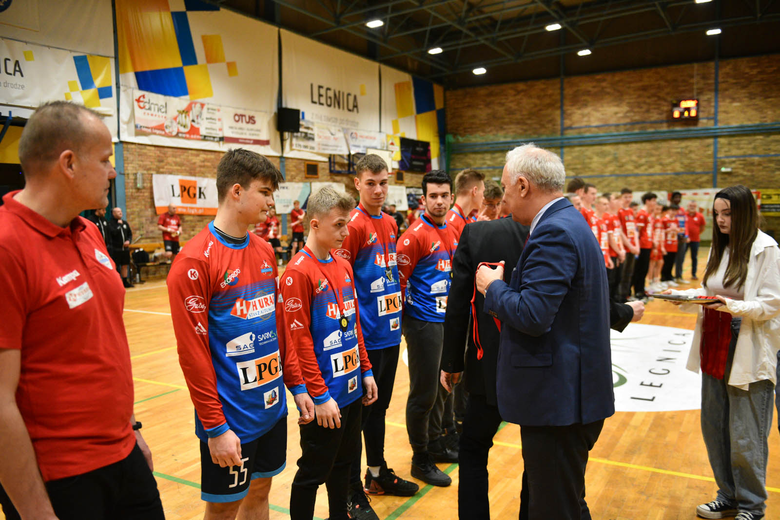 Młodzież Siódemki Huras Legnica odebrała medale