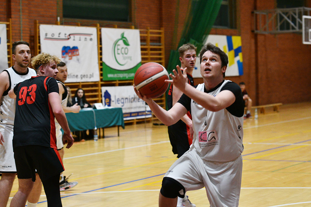 Basket Legnica wygrywa  mecz z Lubaniem Towers