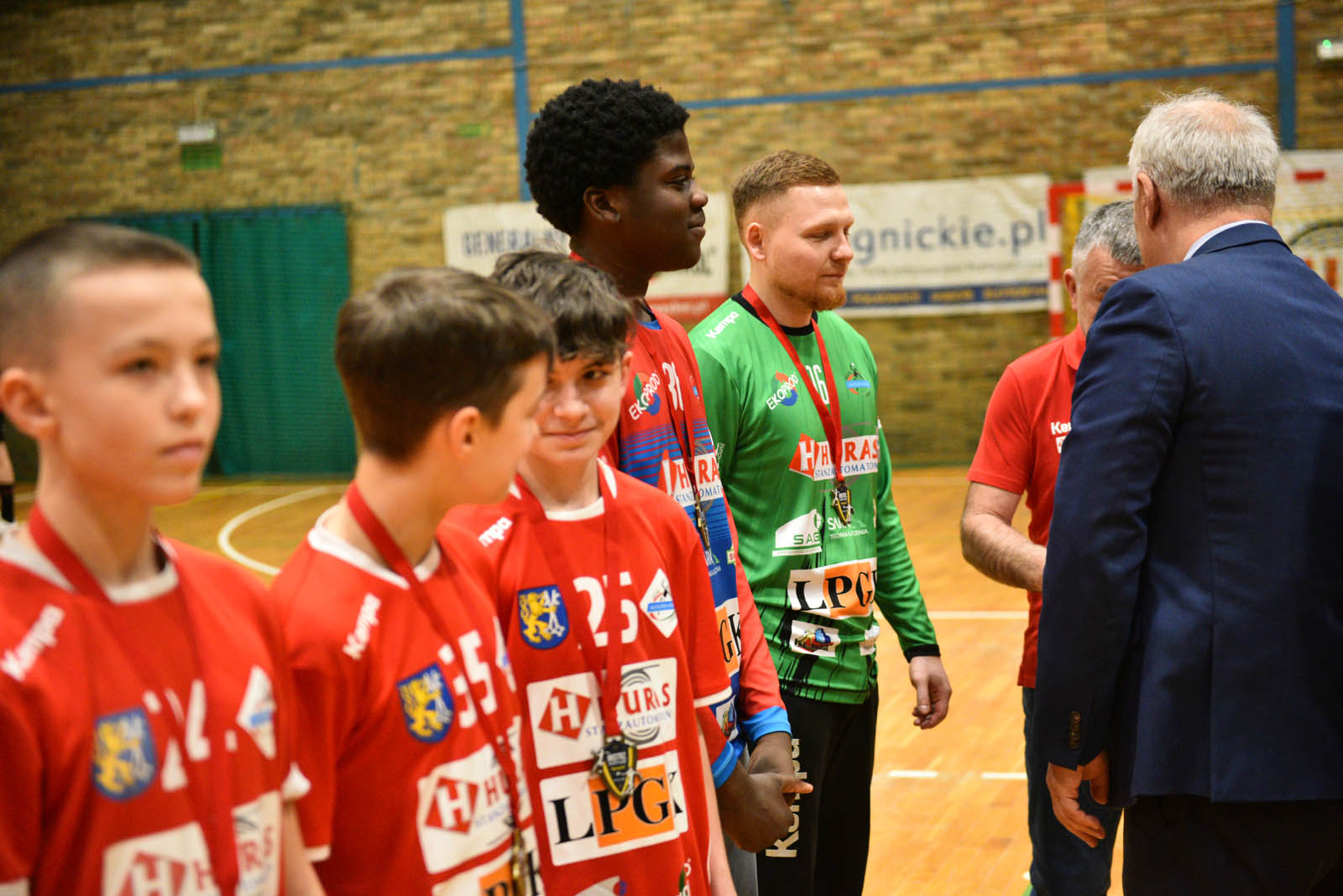 Młodzież Siódemki Huras Legnica odebrała medale