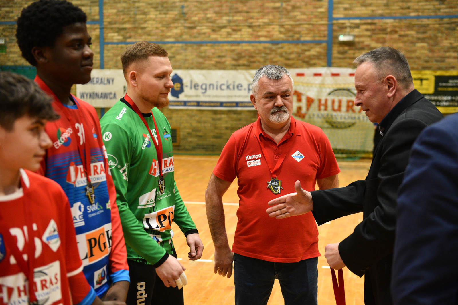Młodzież Siódemki Huras Legnica odebrała medale