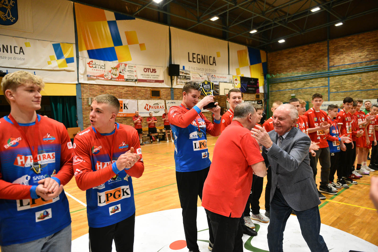 Młodzież Siódemki Huras Legnica odebrała medale