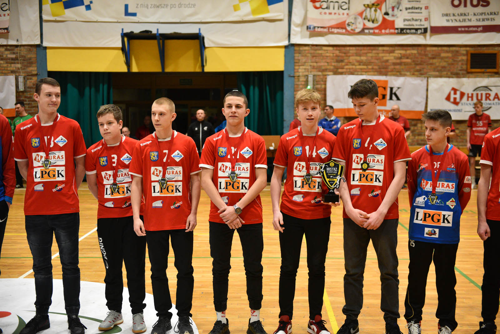 Młodzież Siódemki Huras Legnica odebrała medale