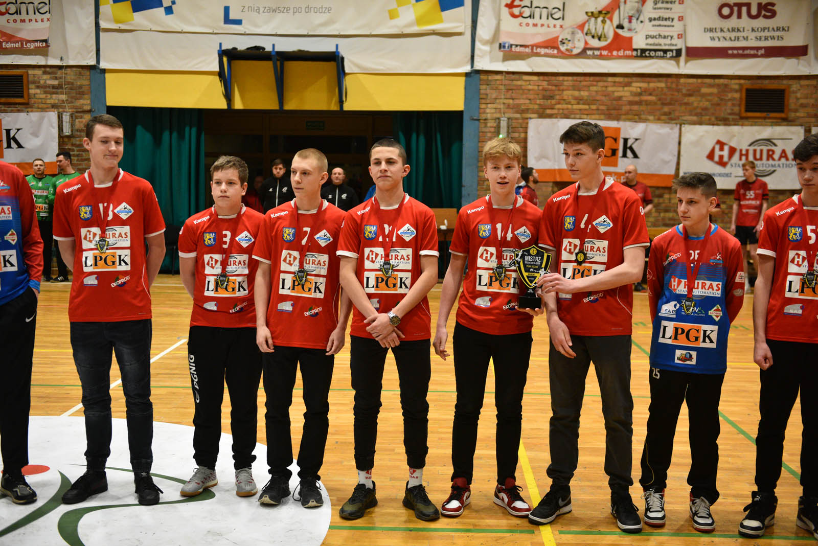 Młodzież Siódemki Huras Legnica odebrała medale