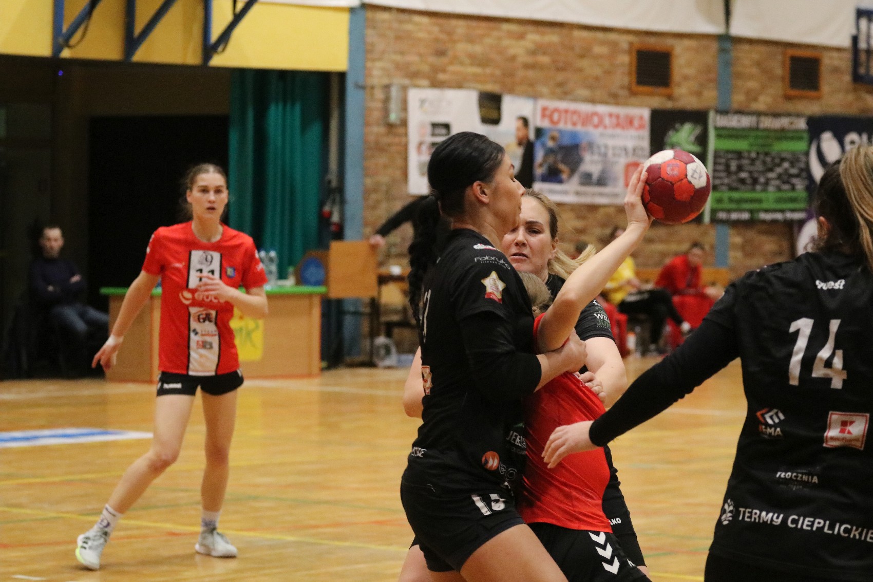 Dziewiątka Legnica przegrywa jedną bramką z Jelenią Górą