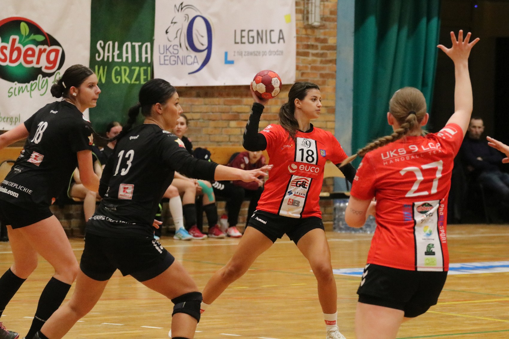 Dziewiątka Legnica przegrywa jedną bramką z Jelenią Górą