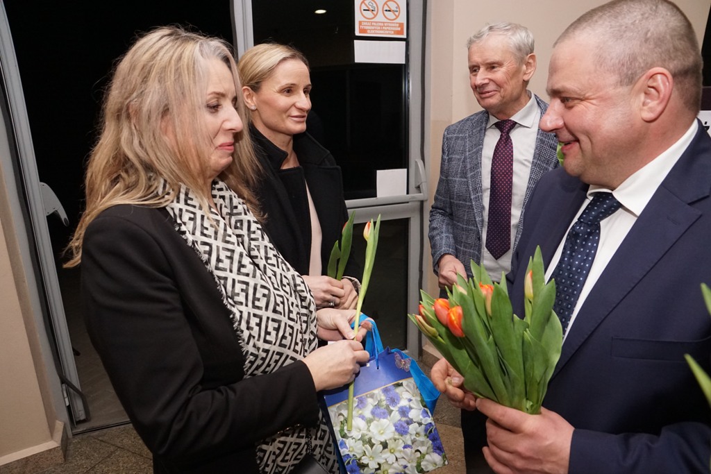 Kabaret Rafała Kmity wystąpił w Spalonej z okazji Dnia Kobiet	
