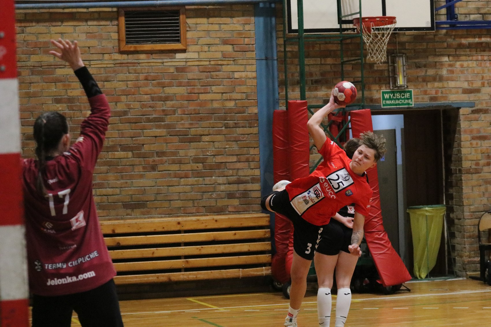 Dziewiątka Legnica przegrywa jedną bramką z Jelenią Górą