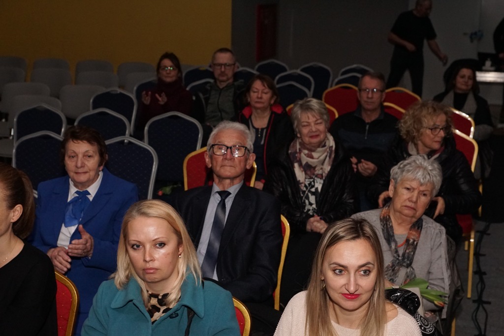 Kabaret Rafała Kmity wystąpił w Spalonej z okazji Dnia Kobiet	