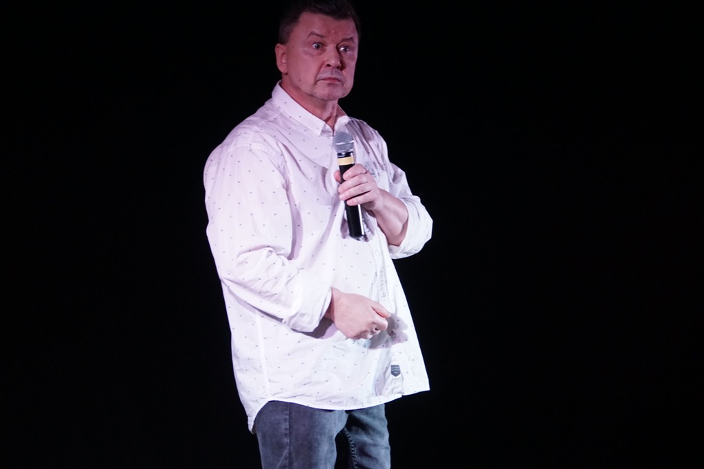 Stand-up Piotrka Plewy dla Pań w Domu Kultury w Kunicach
