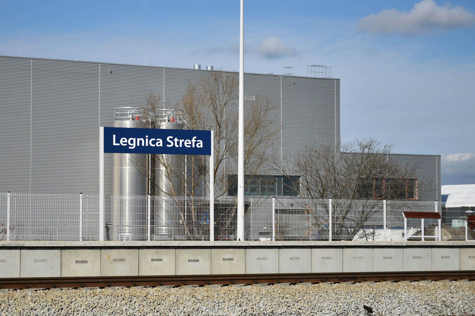 Do LSSE już można dojechać pociągiem Kolei Dolnośląskich