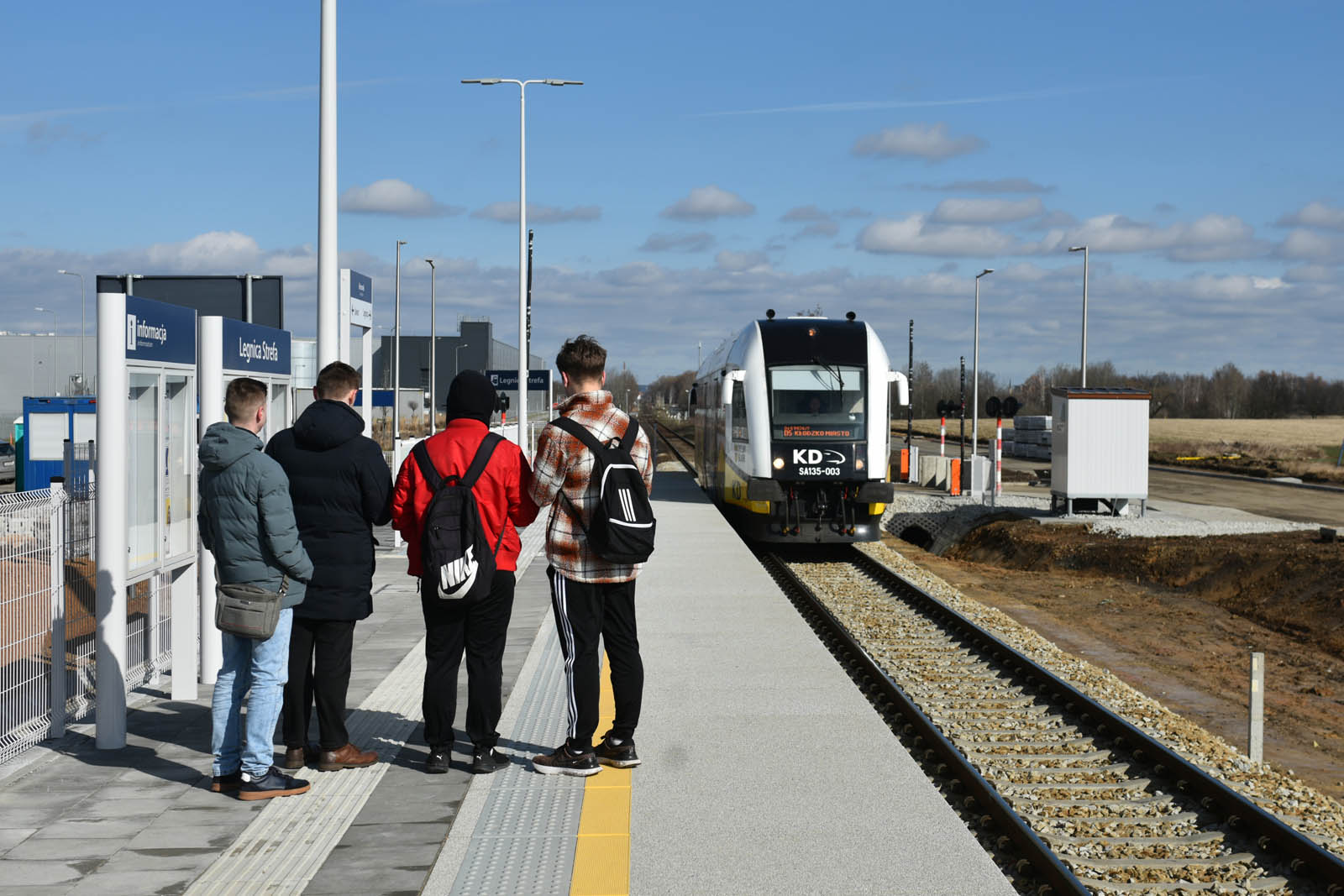 Do LSSE już można dojechać pociągiem Kolei Dolnośląskich