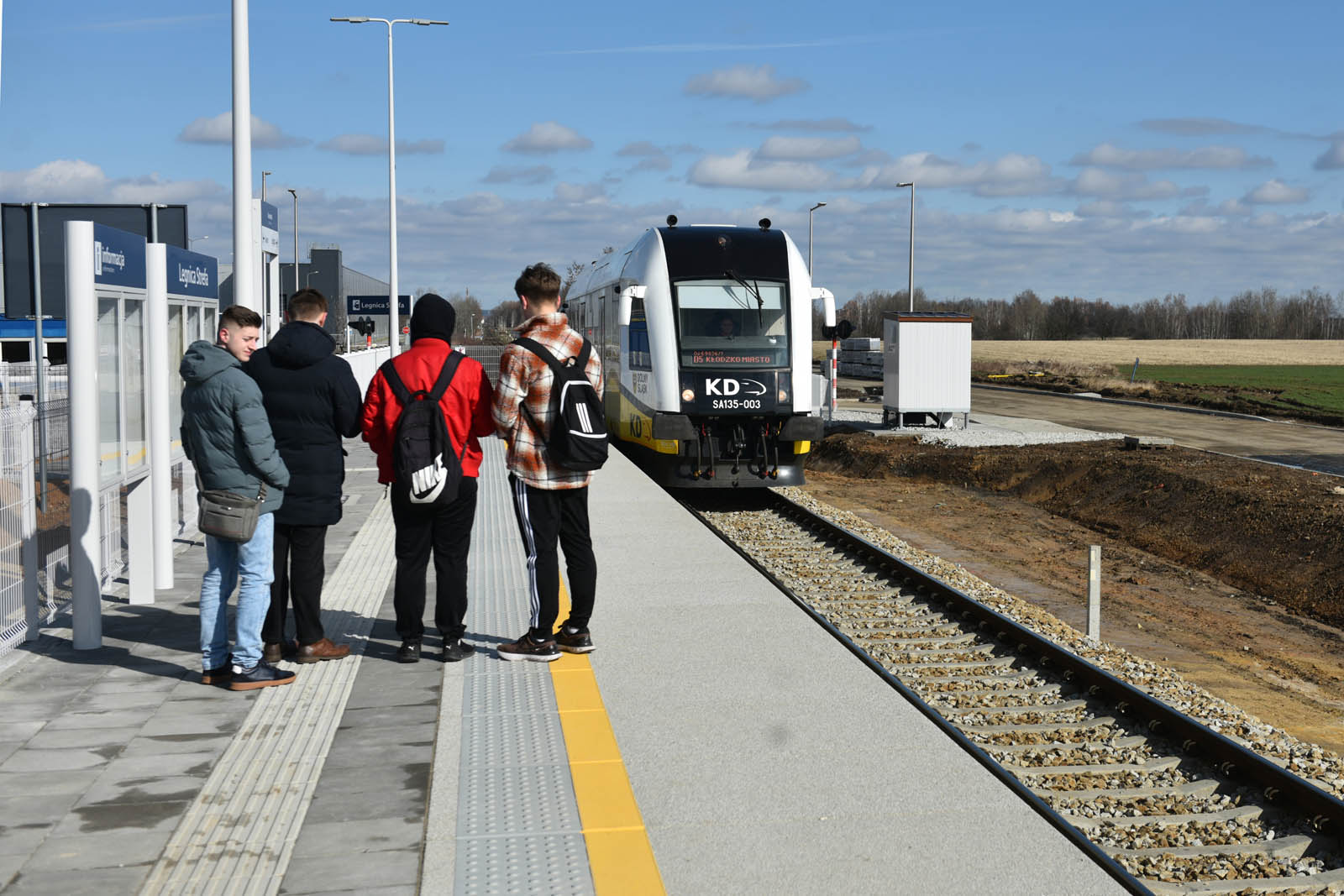 Do LSSE już można dojechać pociągiem Kolei Dolnośląskich
