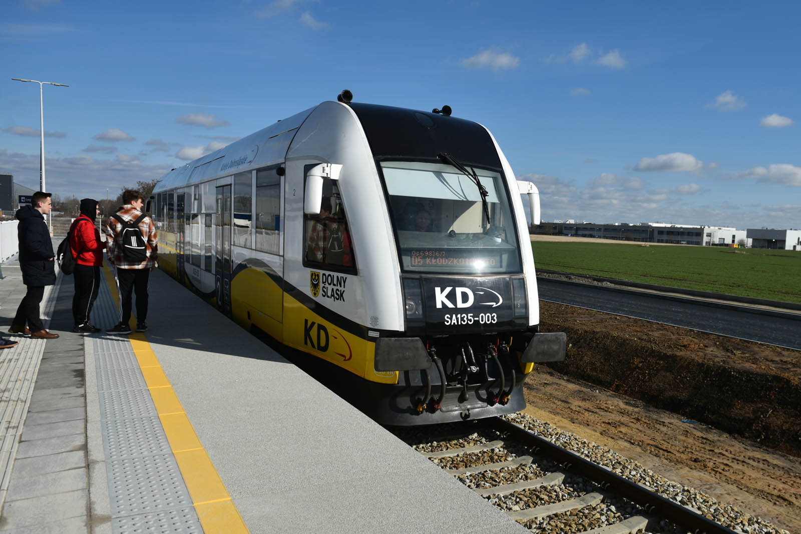Do LSSE już można dojechać pociągiem Kolei Dolnośląskich