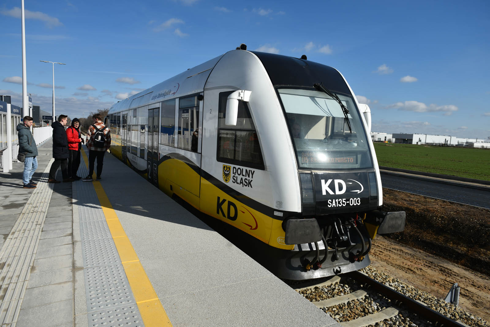 Do LSSE już można dojechać pociągiem Kolei Dolnośląskich