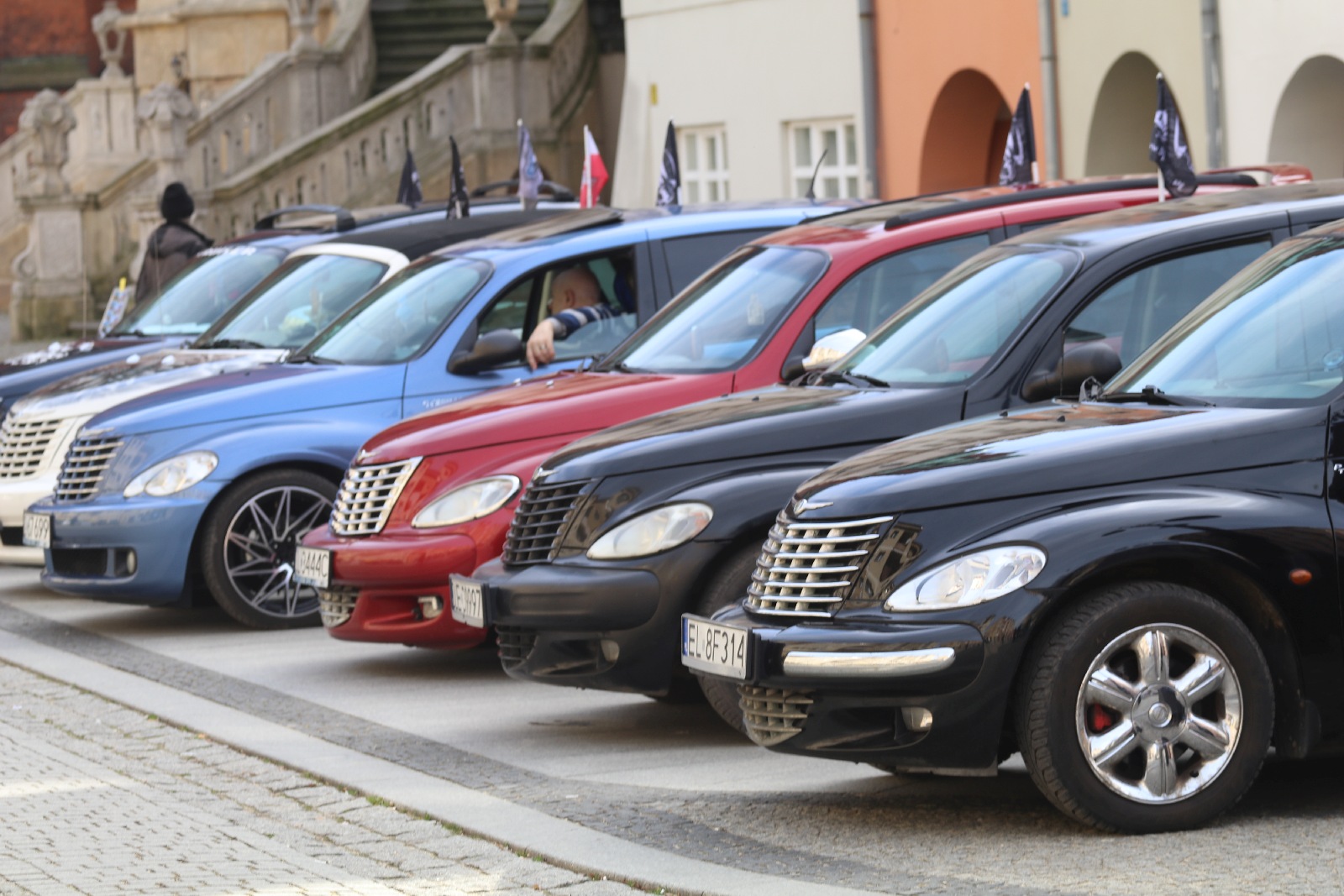 Zlot samochodów marki Chrysler PT Cruiser w Legnicy