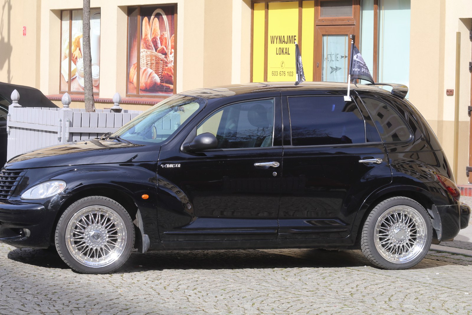 Zlot samochodów marki Chrysler PT Cruiser w Legnicy