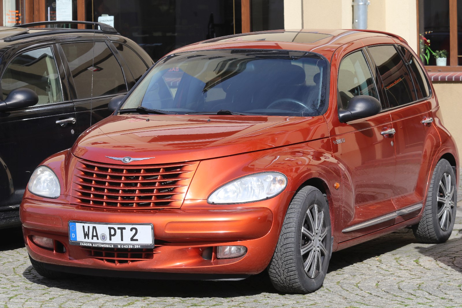 Zlot samochodów marki Chrysler PT Cruiser w Legnicy