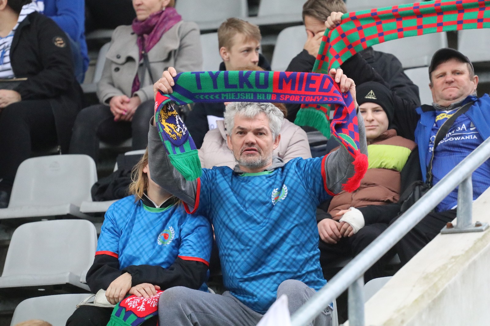 Ponad trzy i pół tysiąca załamanych kibiców na trybunach