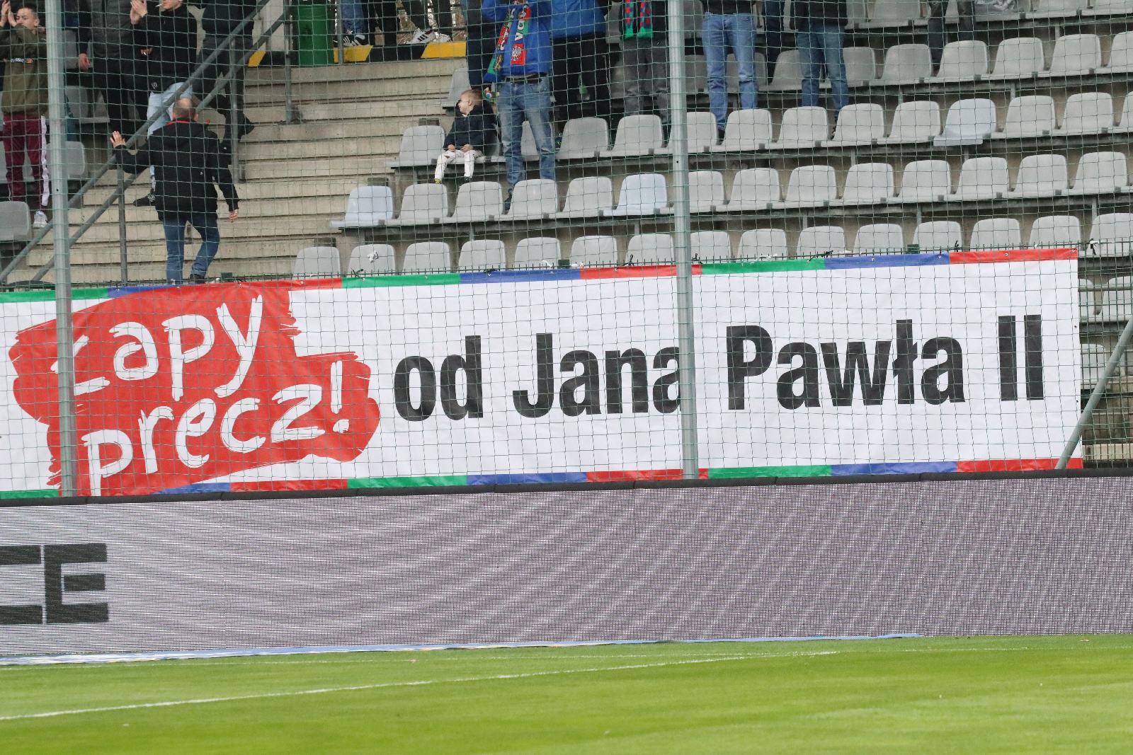 Ponad trzy i pół tysiąca załamanych kibiców na trybunach