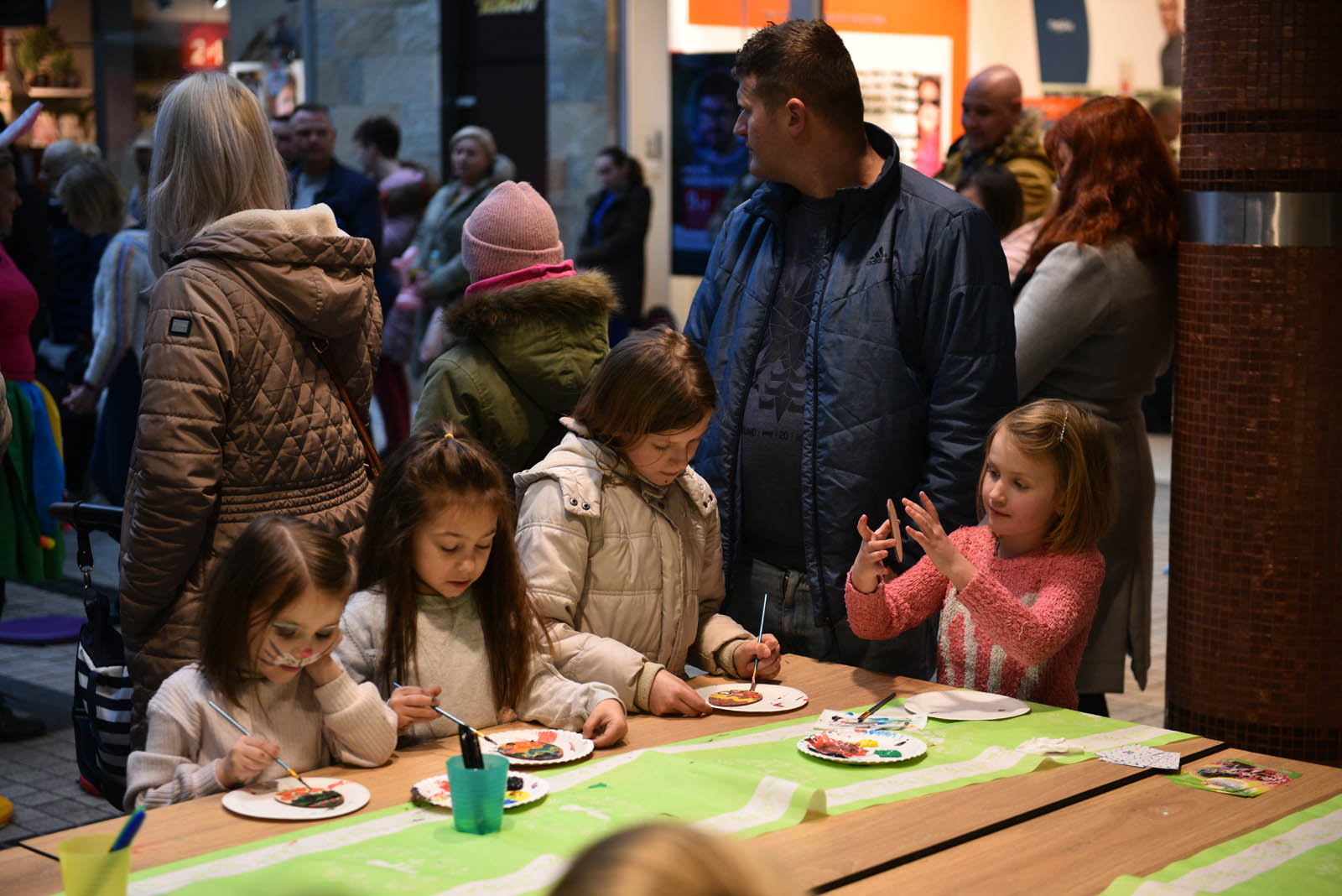 Zabawy z zajączkiem wielkanocnym w Galerii Piastów