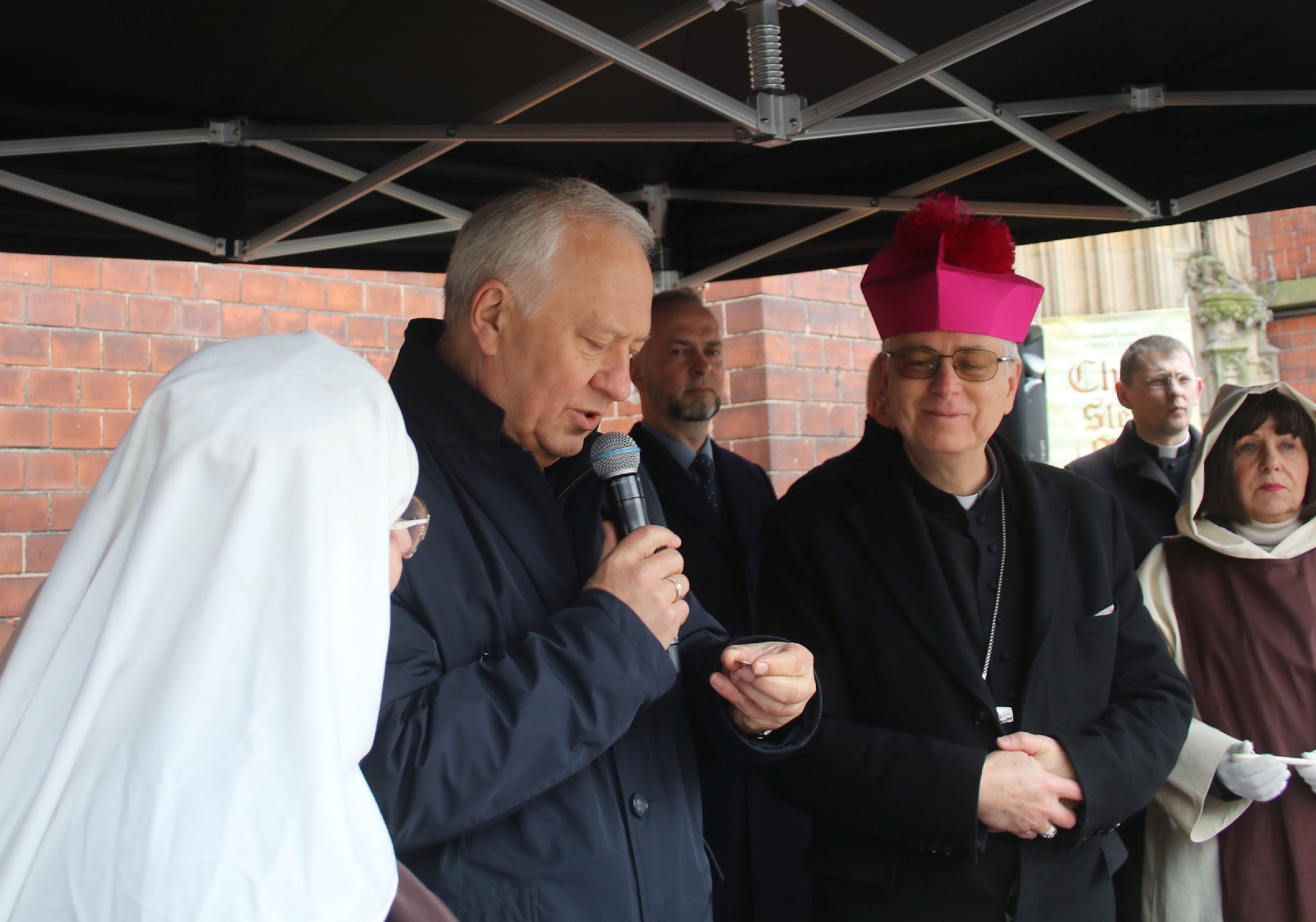 Legnicka tradycja. Chleb, śledź i grosz w Wielki Piątek