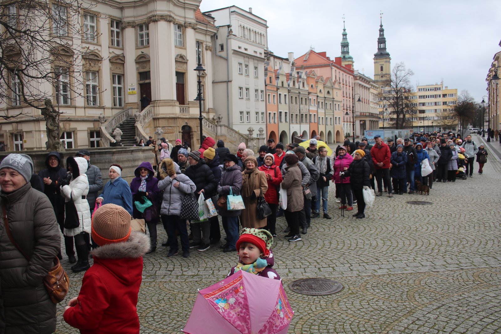 Legnicka tradycja. Chleb, śledź i grosz w Wielki Piątek