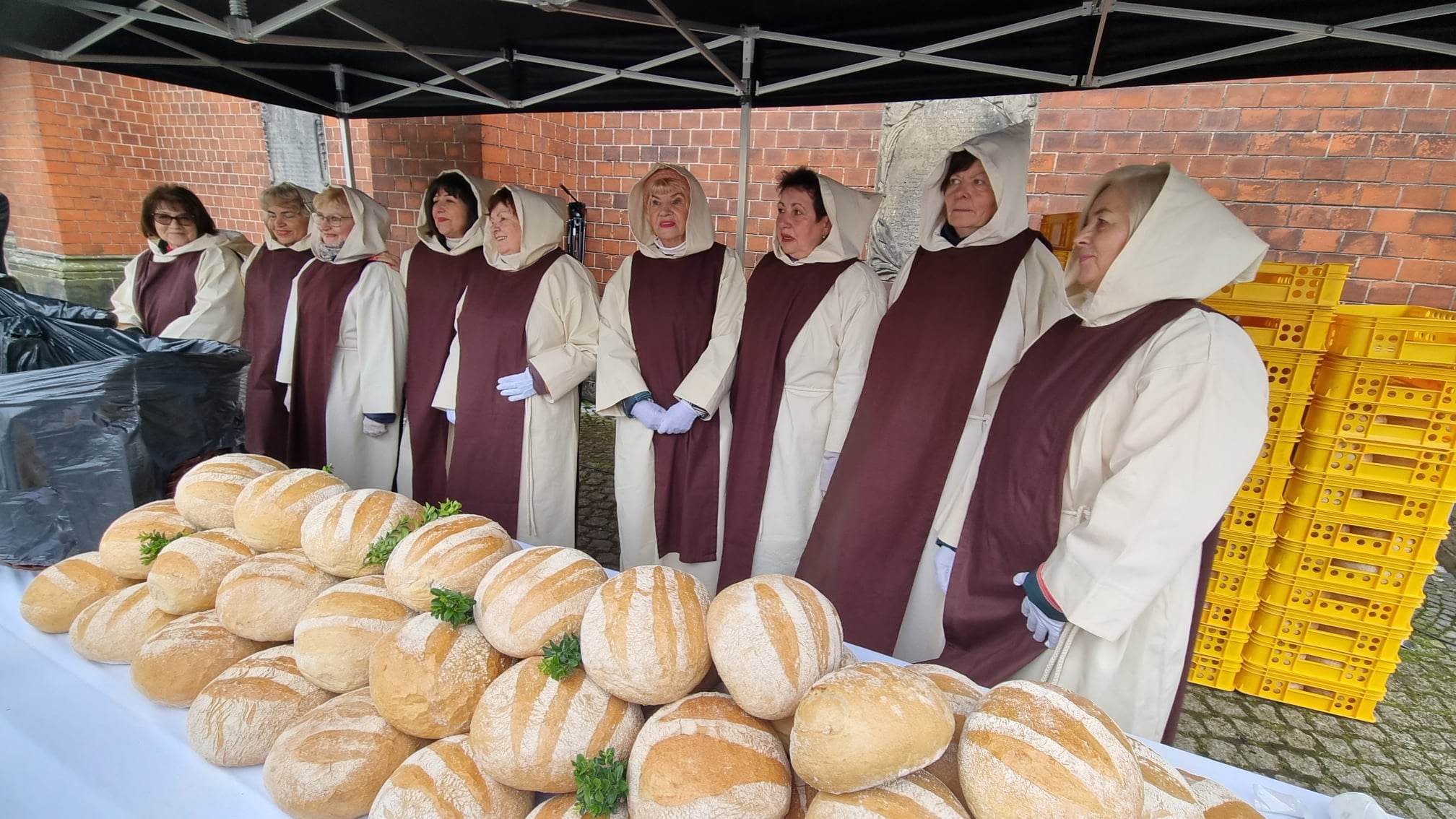 Legnicka tradycja. Chleb, śledź i grosz w Wielki Piątek