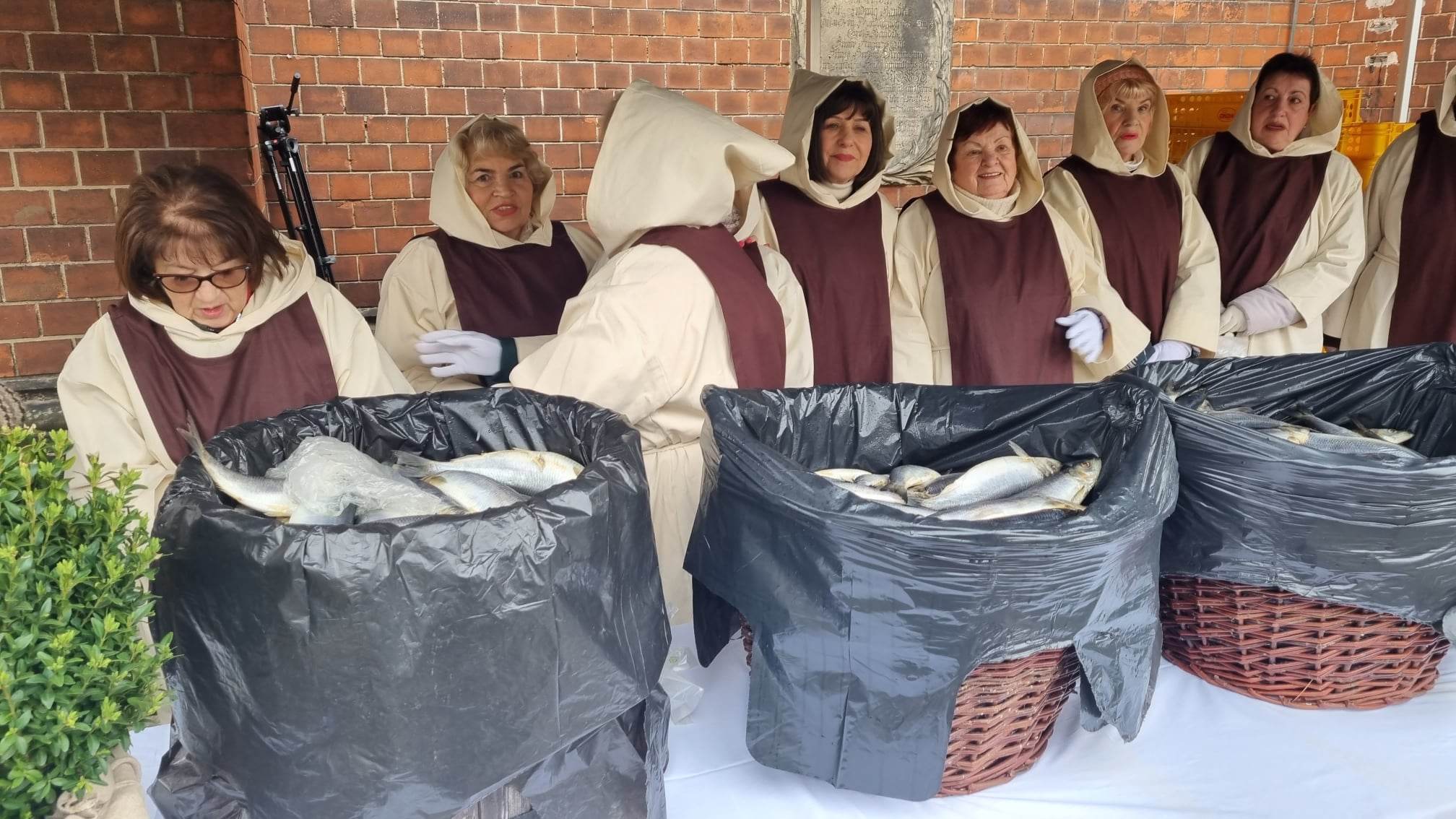 Legnicka tradycja. Chleb, śledź i grosz w Wielki Piątek