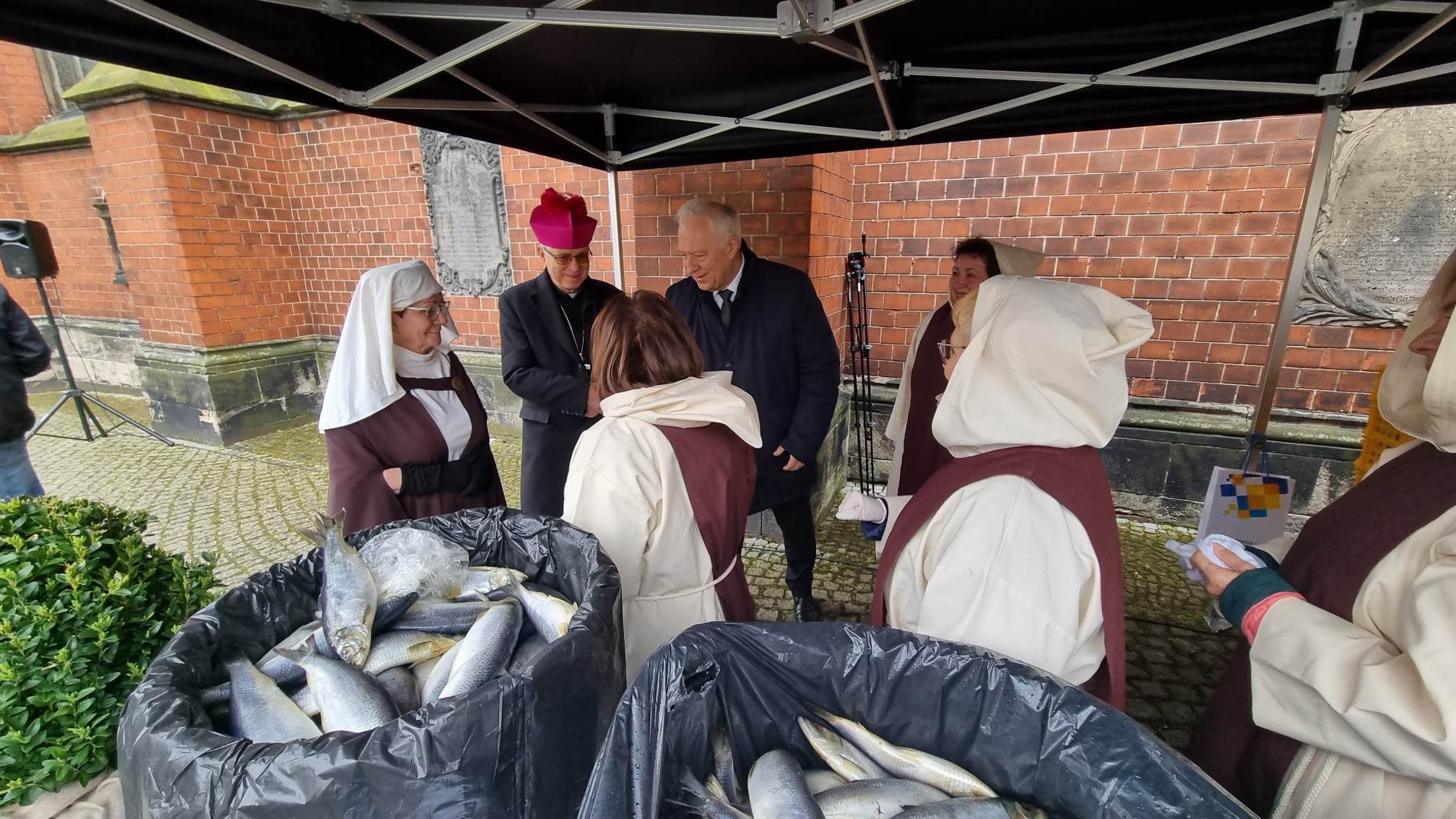 Legnicka tradycja. Chleb, śledź i grosz w Wielki Piątek