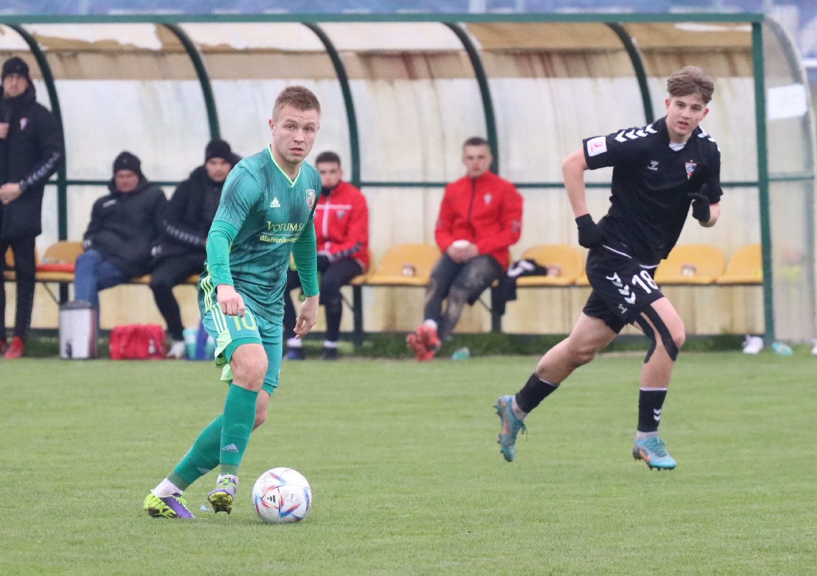 Pewne zwycięstwo Miedzi II Legnica z Gornikiem II
