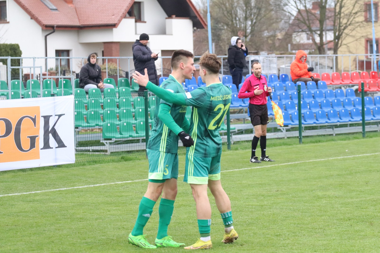 Pewne zwycięstwo Miedzi II Legnica z Gornikiem II