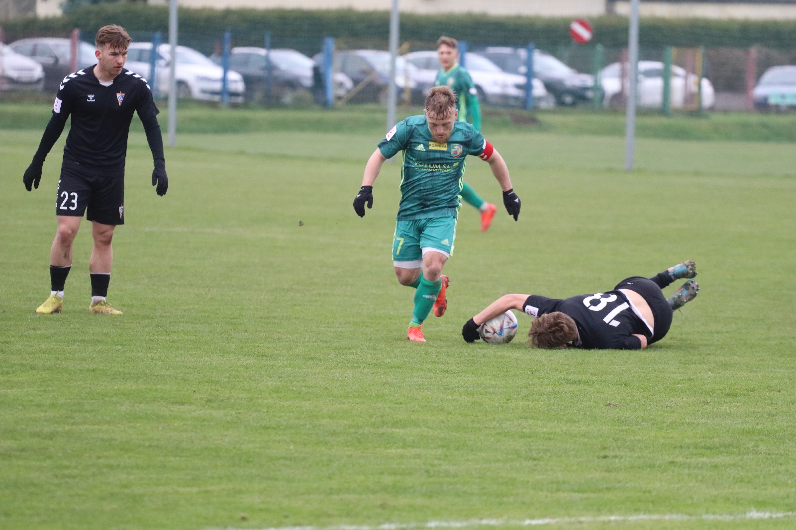Pewne zwycięstwo Miedzi II Legnica z Gornikiem II