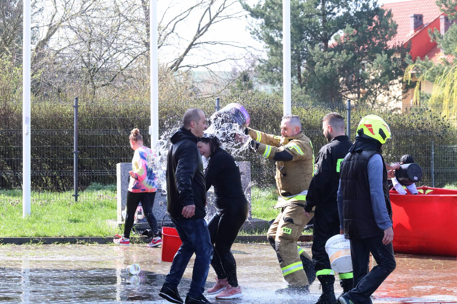 Lany Poniedziałek ze strażakami z OSP w Raczkowej      
