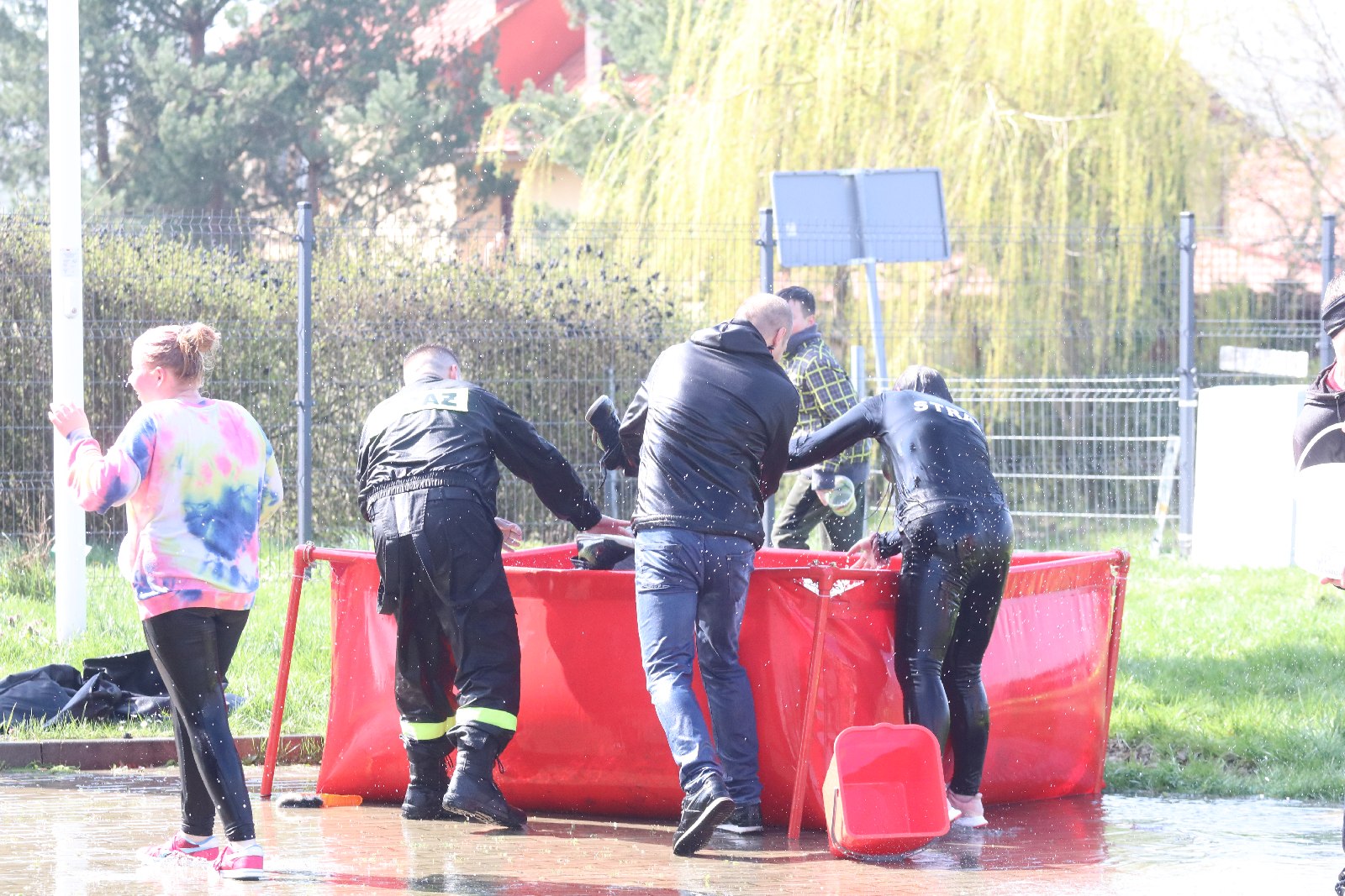 Lany Poniedziałek ze strażakami z OSP w Raczkowej      
