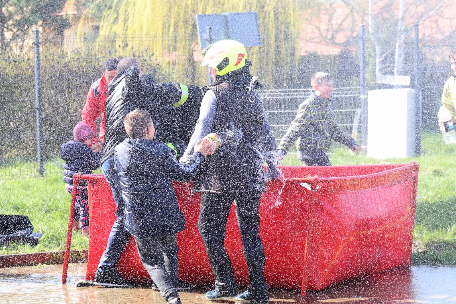 Lany Poniedziałek ze strażakami z OSP w Raczkowej      
