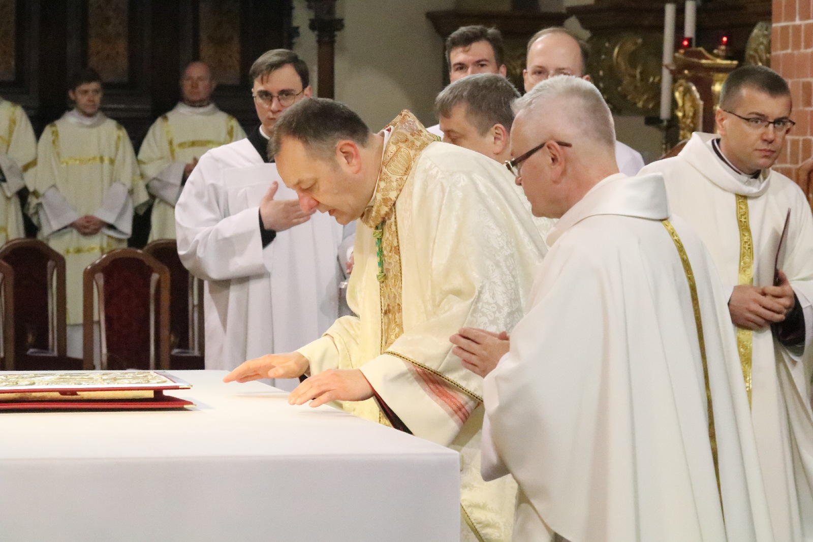Święcenia biskupie księdza Piotra Wawrzynka	
