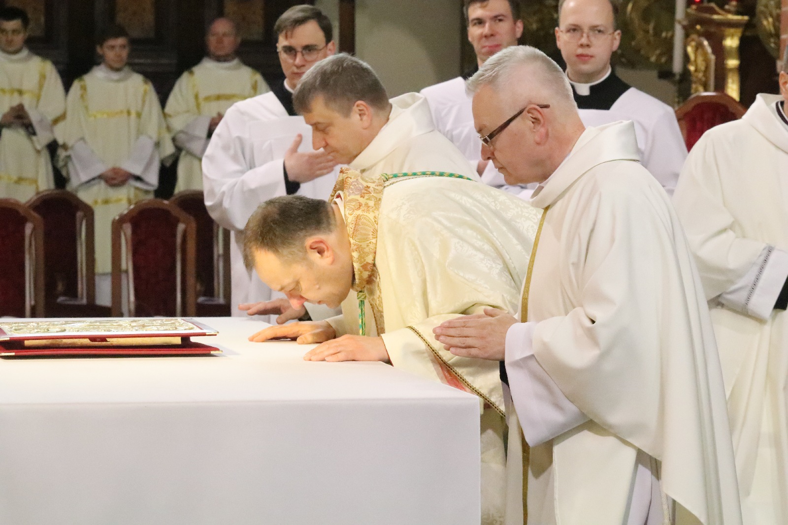 Święcenia biskupie księdza Piotra Wawrzynka	