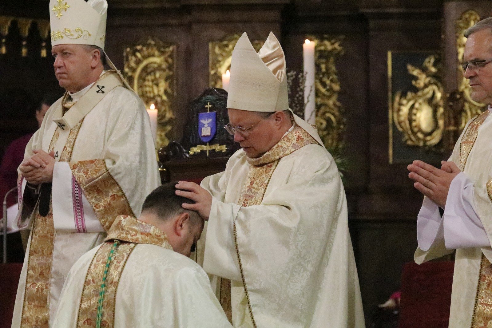 Święcenia biskupie księdza Piotra Wawrzynka	