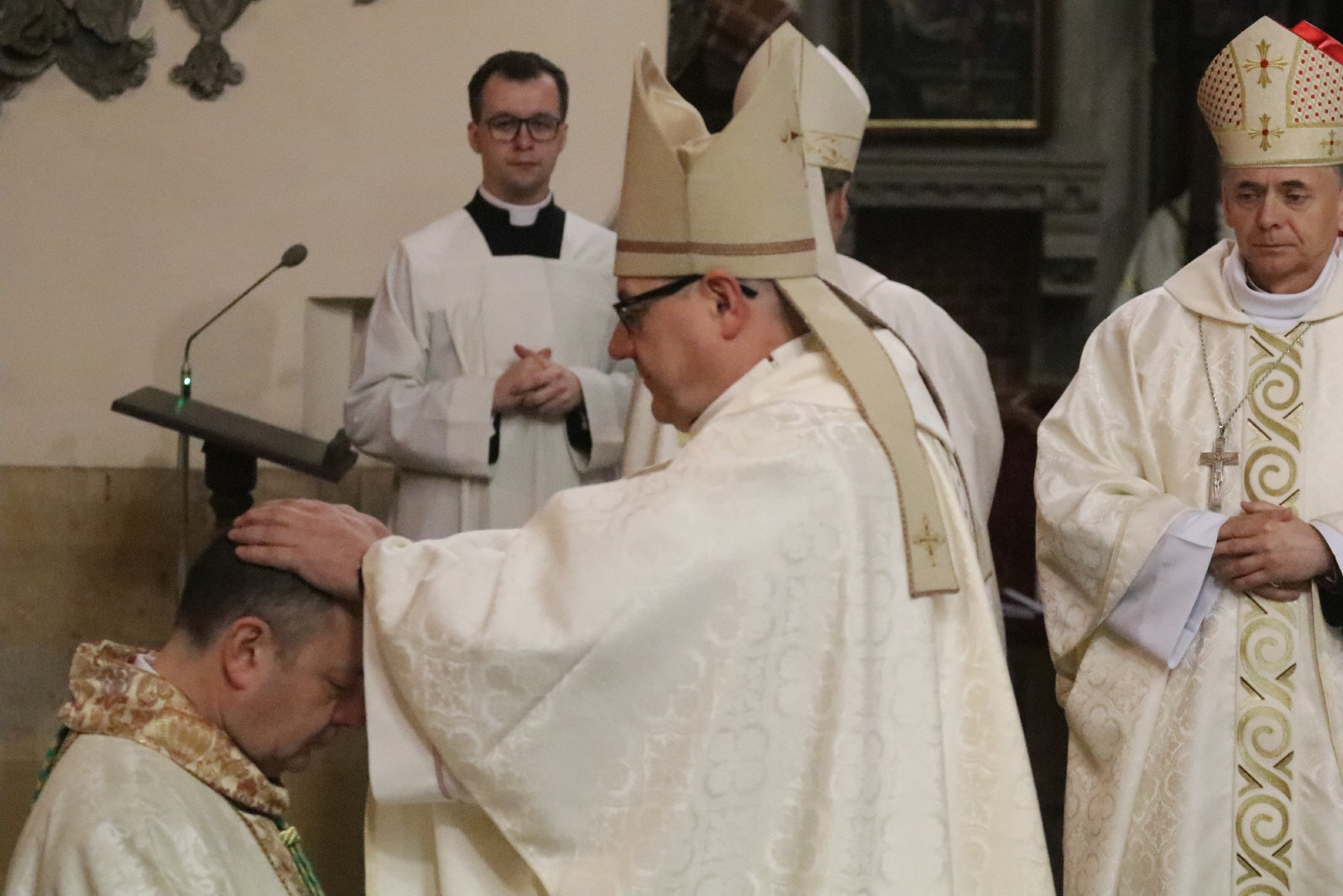 Święcenia biskupie księdza Piotra Wawrzynka	