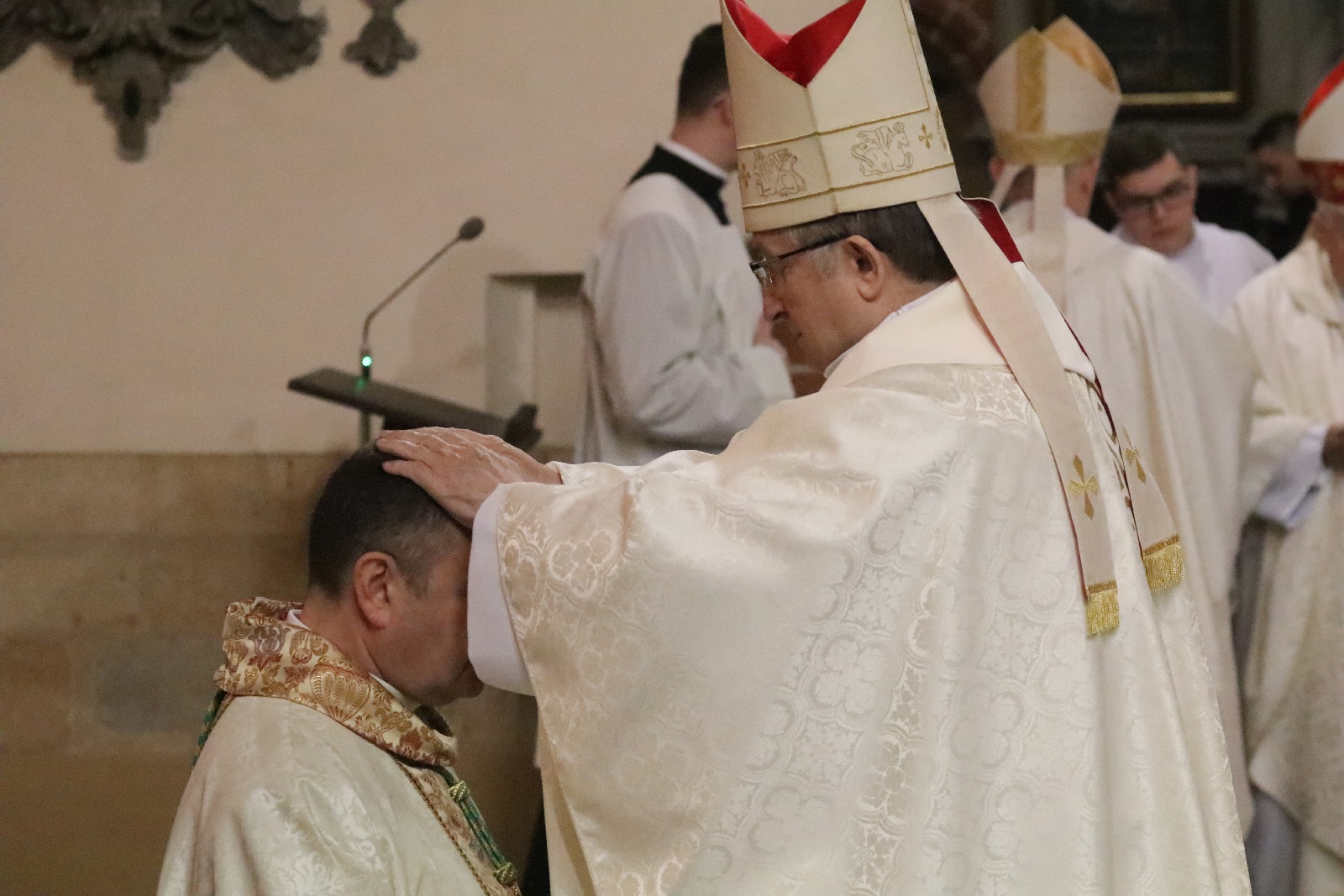 Święcenia biskupie księdza Piotra Wawrzynka	