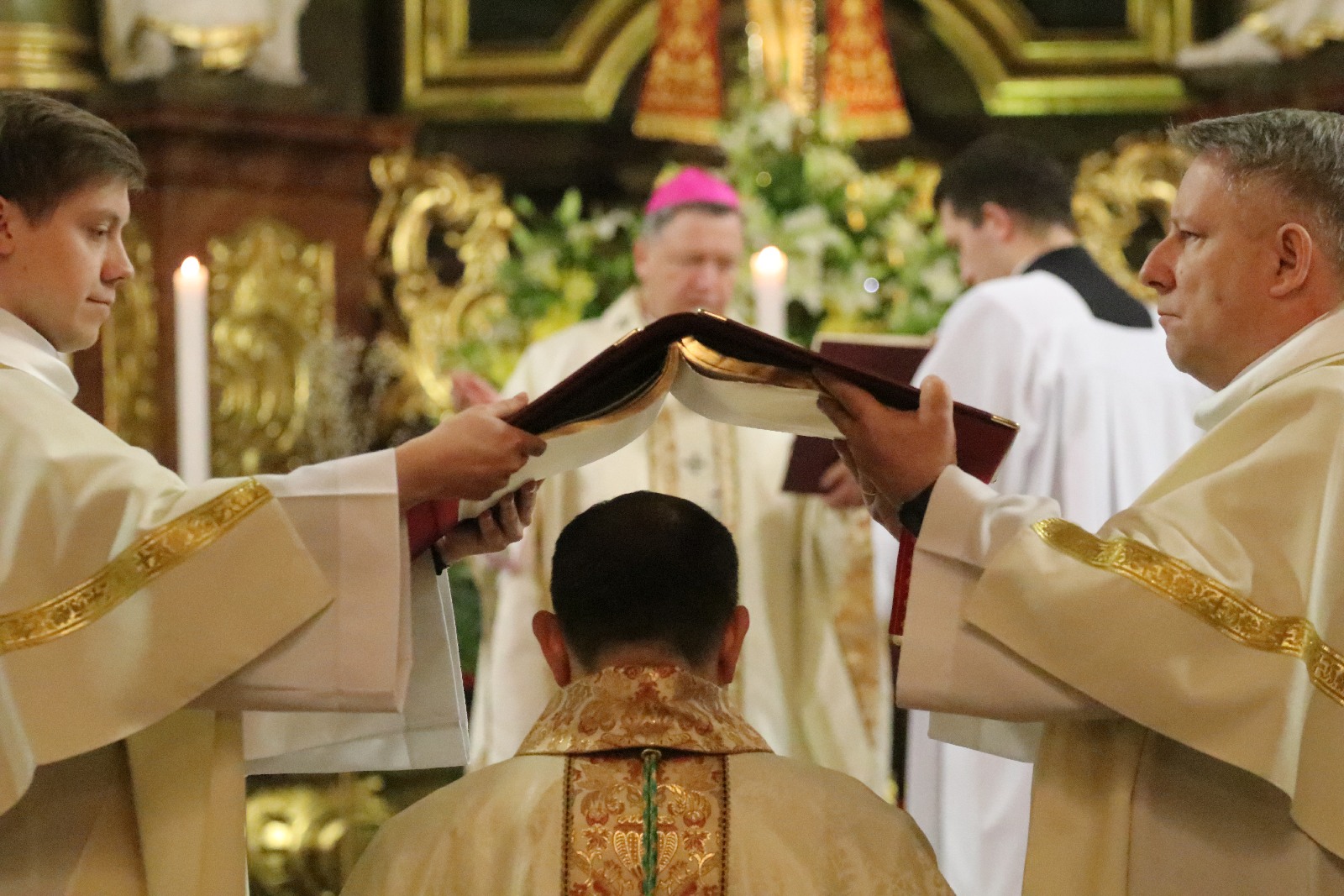 Święcenia biskupie księdza Piotra Wawrzynka	