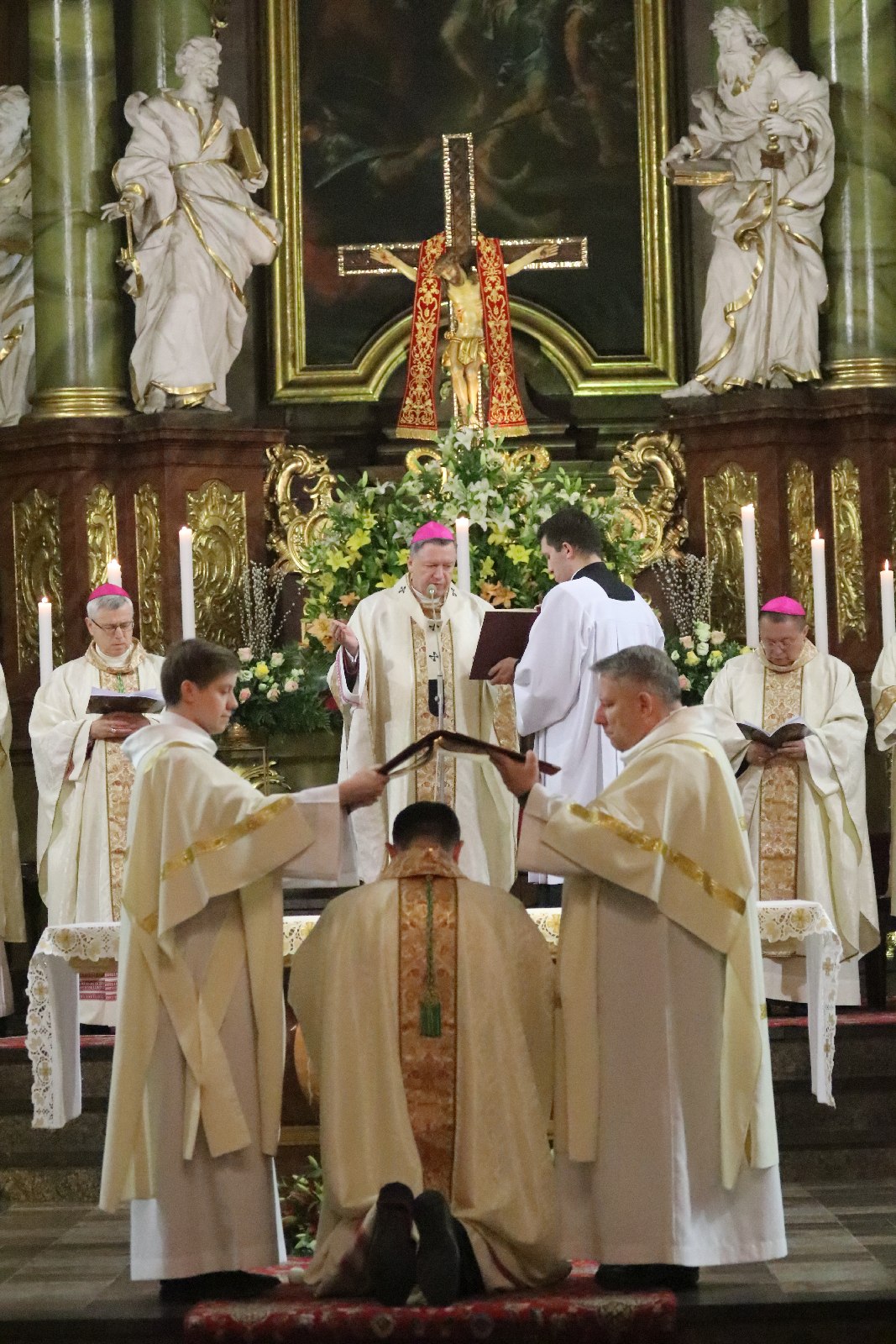 Święcenia biskupie księdza Piotra Wawrzynka	